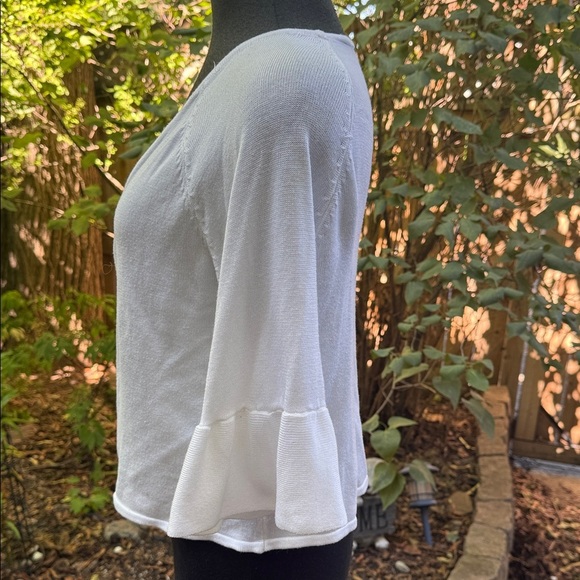 Elegant Cream colour Three quarter bell sleeve Women's Sweater. Size Med. - Picture 2 of 8